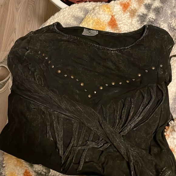 Tops - Cute fringe longsleeve